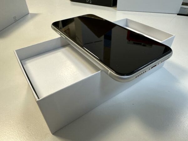 IPHONE XR 64GB BIANCO 4.JPG