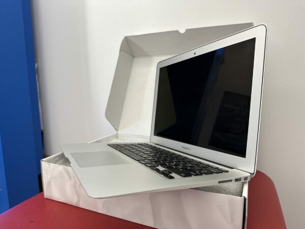 MACBOOK AIR 2017 13_ I5 1,8GHZ 4.JPG