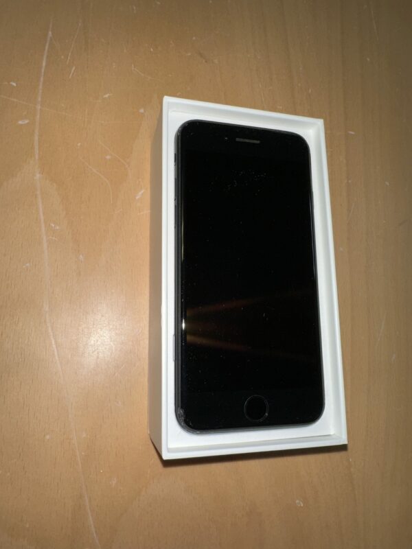 iPhone SE Black 64gb 2.JPG