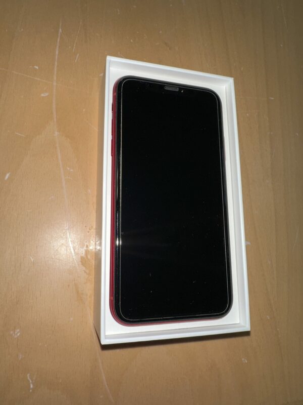 iPhone XR Red 128gb 2.JPG