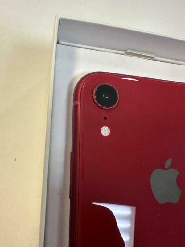 IPHONE XR 256GB red 3.jpg