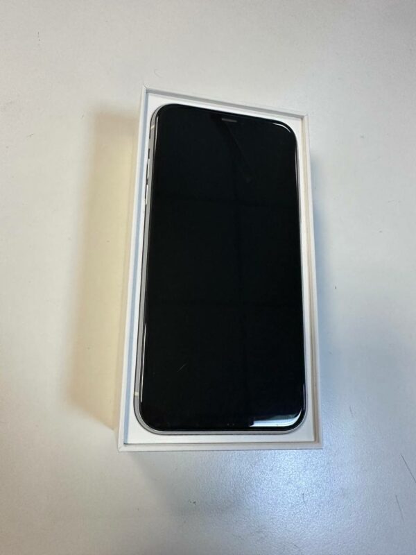 iPhone 11 64gb white 2.jpg