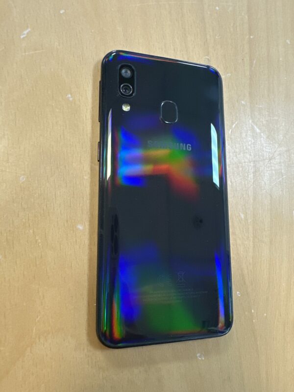 Samsung Galaxy A40 64 2.JPG